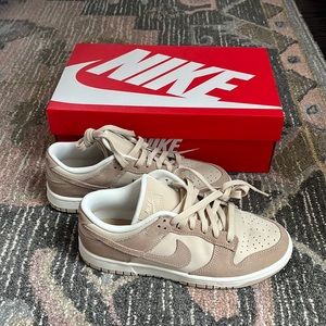 Nike dunk low SE